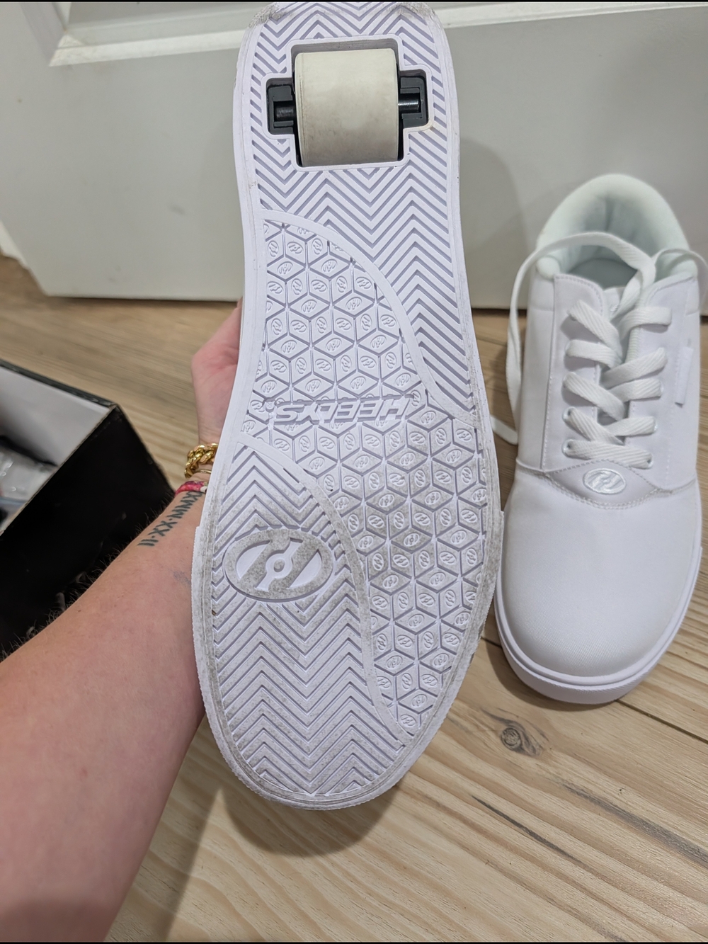 Heelys Men’s Size 12 White Skate Shoes Sneakers Hidden Wheels Like New - Picture 8 of 10